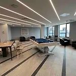 Near Manhattan Spacious Stunning New Modern Penthouse 3-Bedroom Apartment