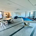 Near Manhattan Spacious Stunning New Modern Penthouse 3-Bedroom Apartment