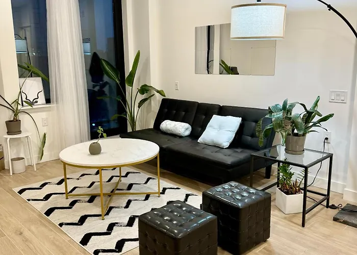 Near Manhattan Spacious Stunning New Modern Penthouse 3-Bedroom Apartment