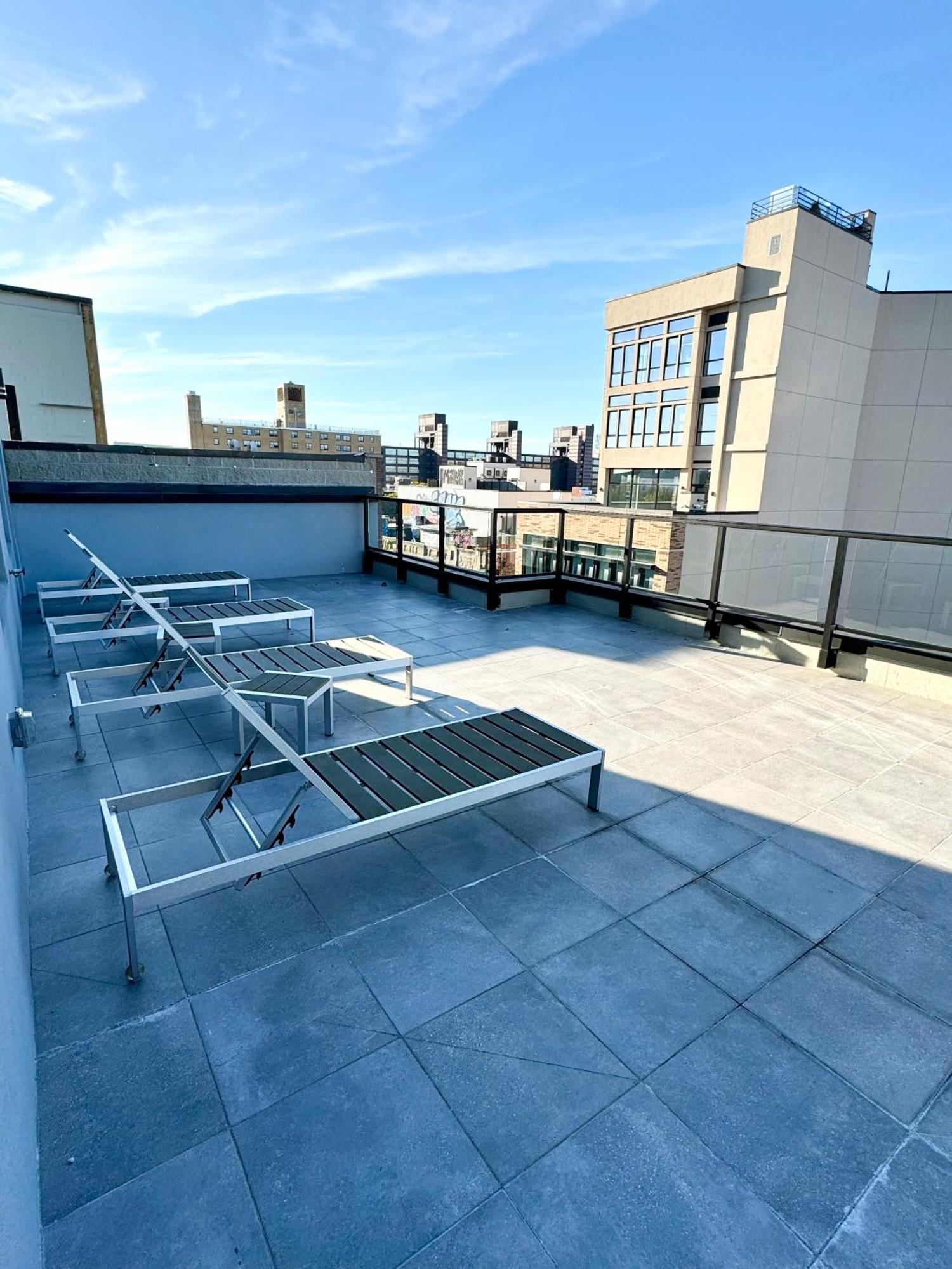 Near Manhattan Spacious Stunning New Modern Penthouse 3-bedroom Apartment