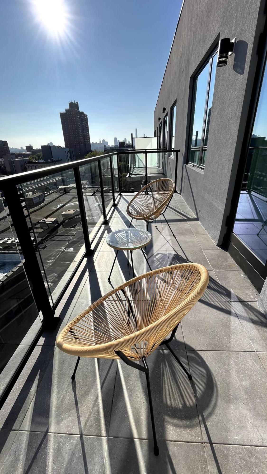 Near Manhattan Spacious Stunning New Modern Penthouse 3-bedroom Apartment New York
