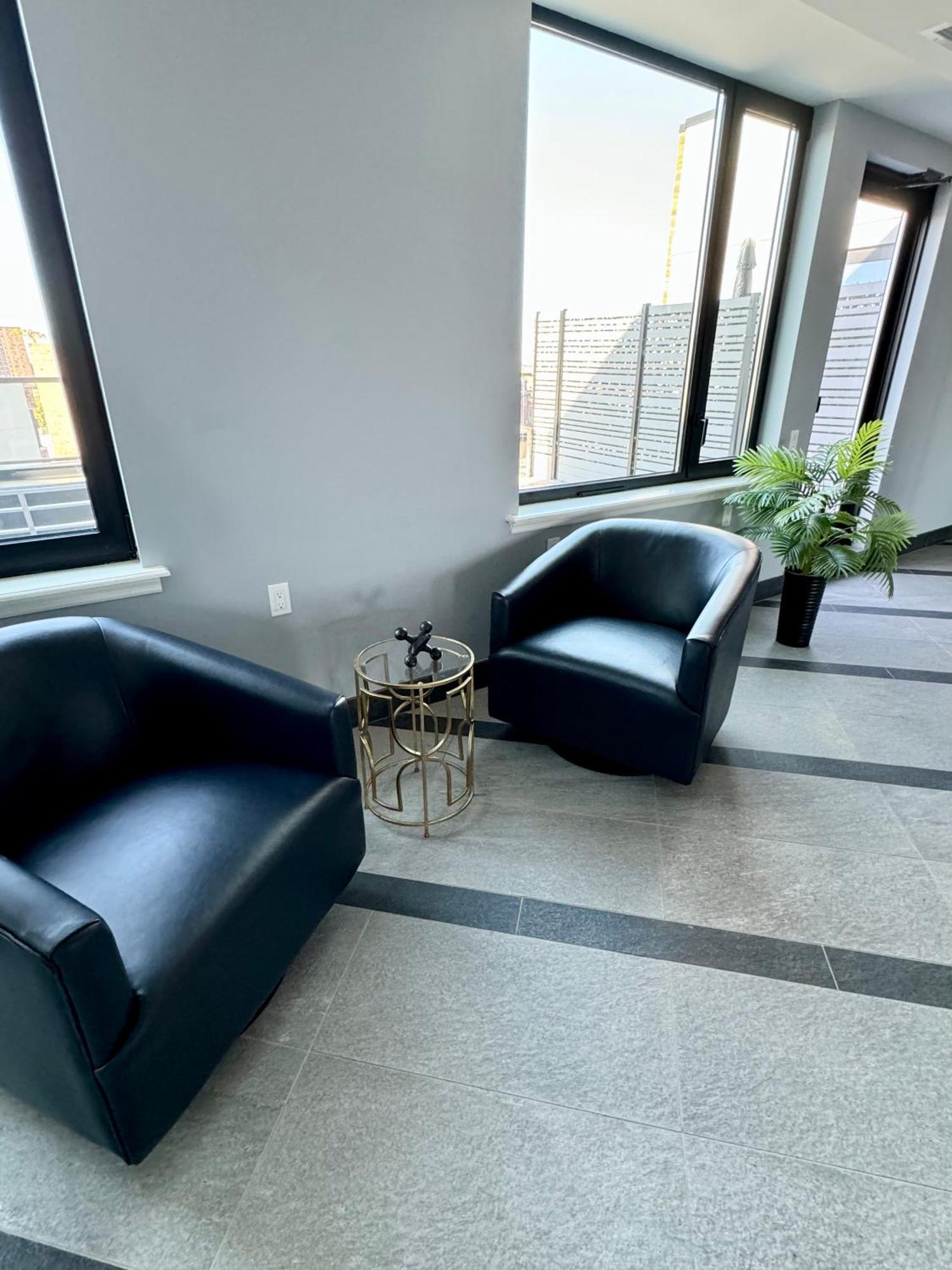 Near Manhattan Spacious Stunning New Modern Penthouse 3-bedroom Apartment *