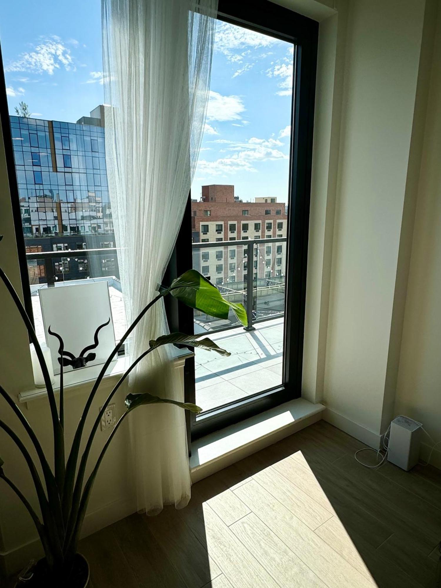 Near Manhattan Spacious Stunning New Modern Penthouse 3-bedroom *